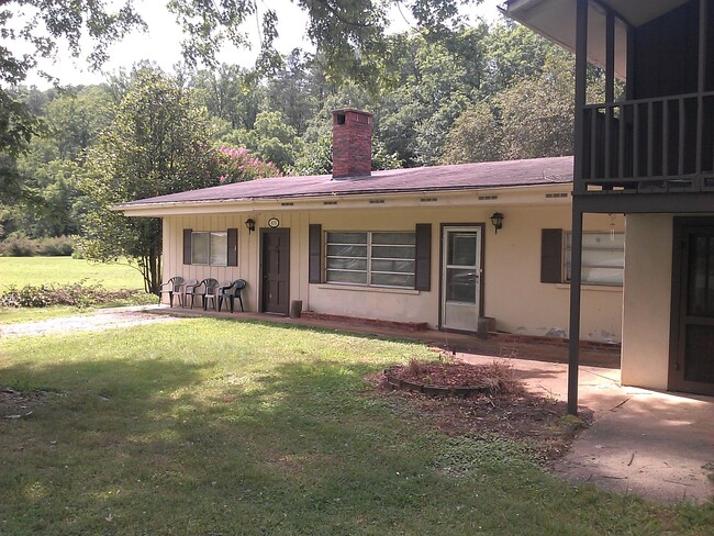 Building Photo - Newly Remodeled 3 Bedroom 2 Bath House for...