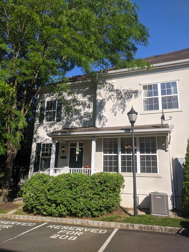 Building Photo - 212 Lantern Drive