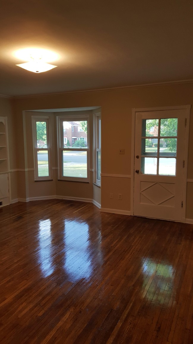 Building Photo - 1931 Northwest Blvd