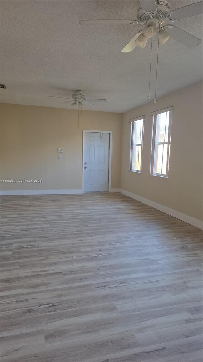 Foto del edificio - 2924 SW 26th St