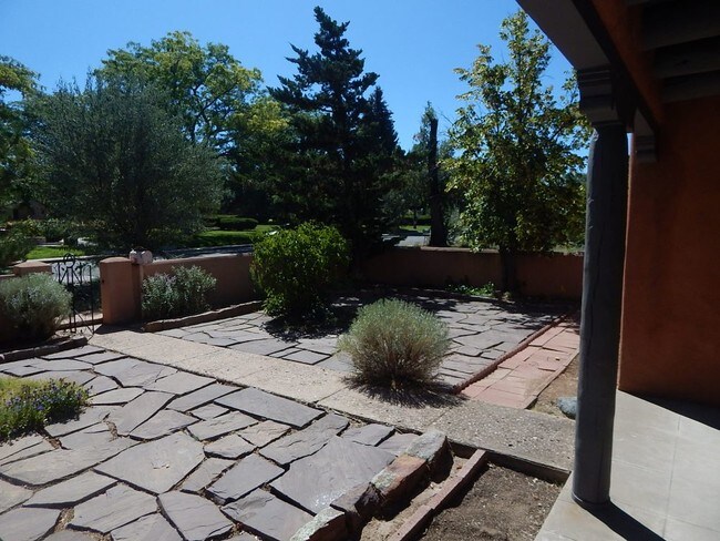 Foto del edificio - 1208 Galisteo Pkwy