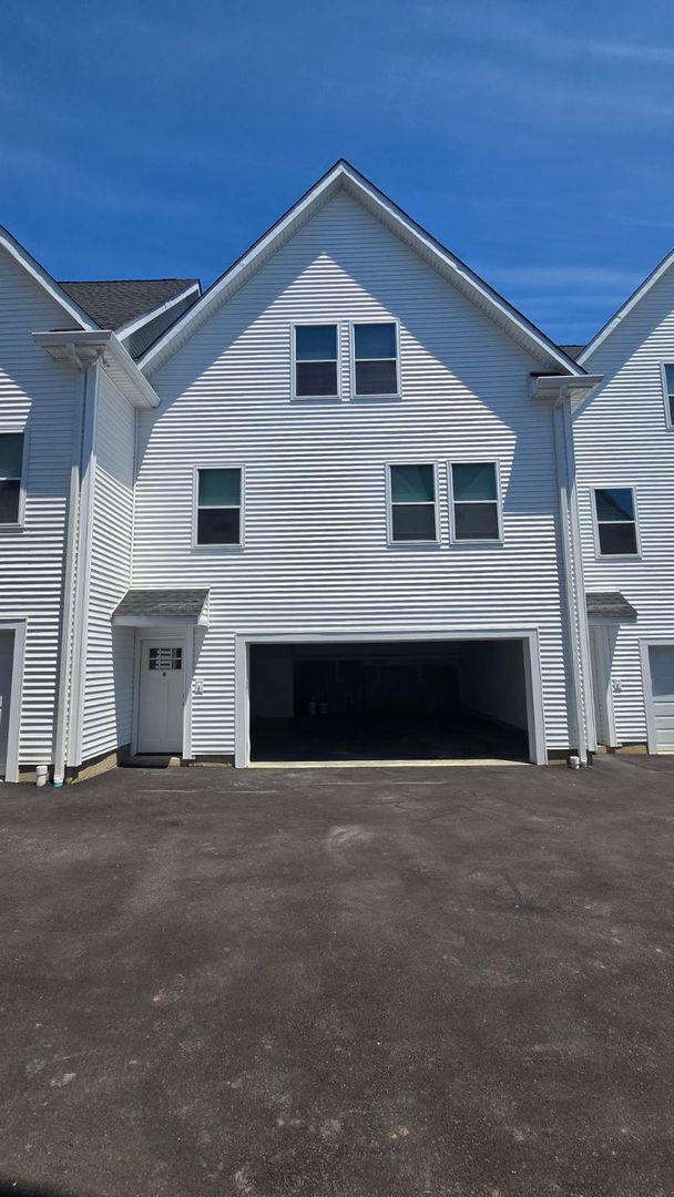 Building Photo - 25 Bouton St