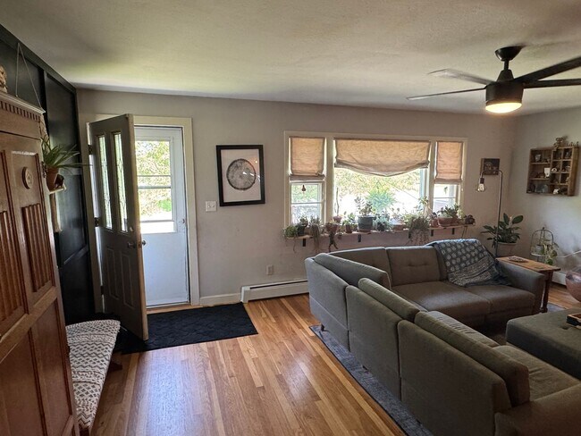 Foto del edificio - Beautifully Maintained 2 Bedroom Single Fa...