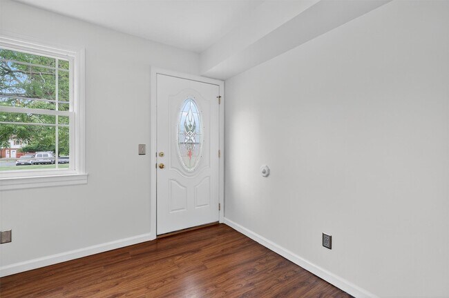 Foto del edificio - 276 Temple Hill Rd