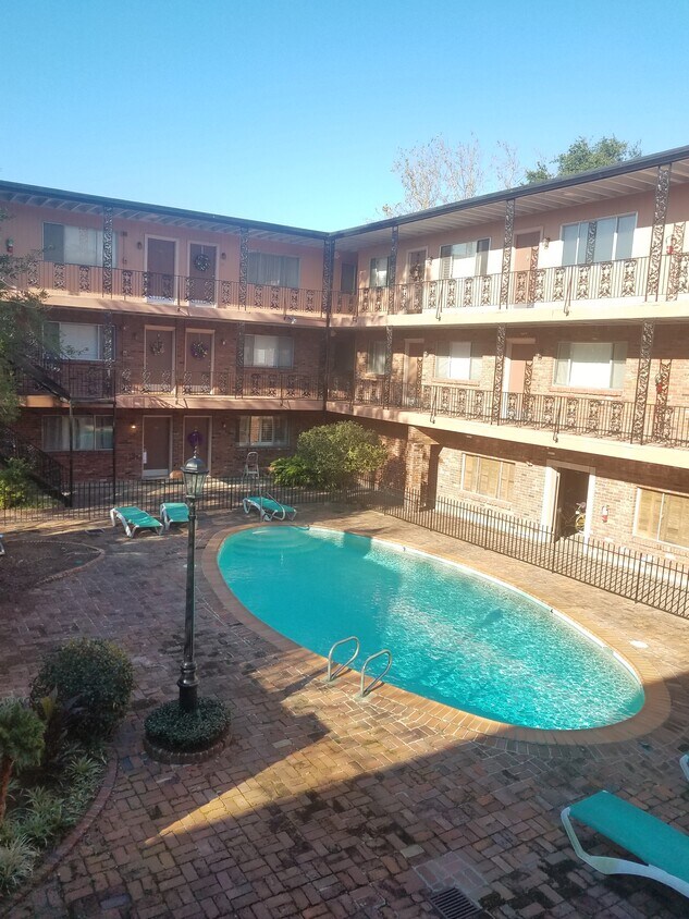Foto principal - 3201 Saint Charles Ave