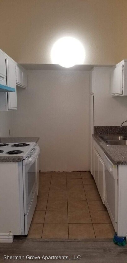 Foto principal - 10500 Sherman Grove Ave