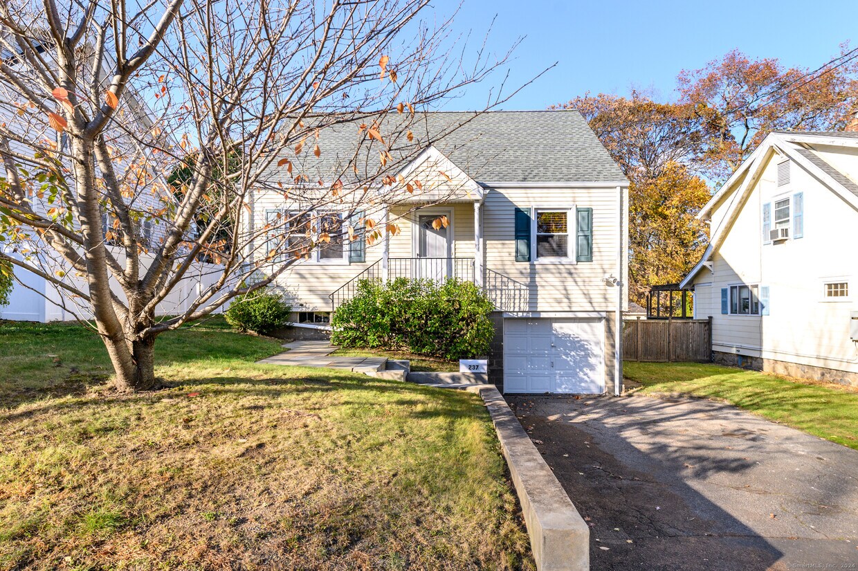 Primary Photo - 237 Oaklawn Ave