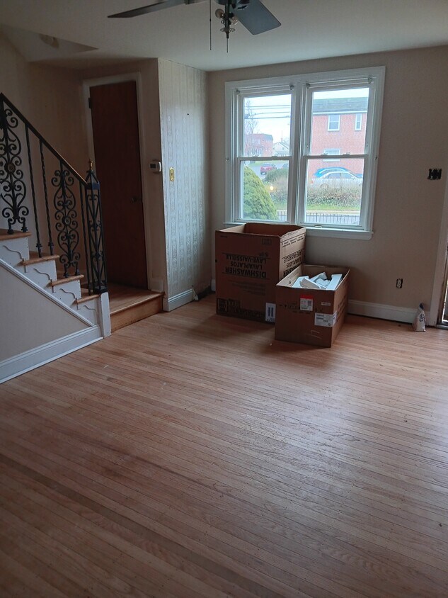 Más información próximamente. - 4 S Academy Ave