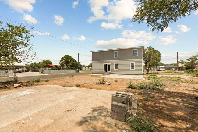 Building Photo - 600 S Lincoln Ave