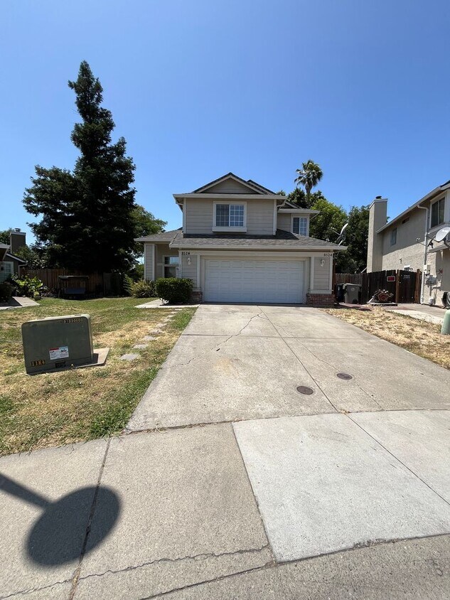 Primary Photo - Two Story, 4BR/2.5BA, Very Large Backyard ...