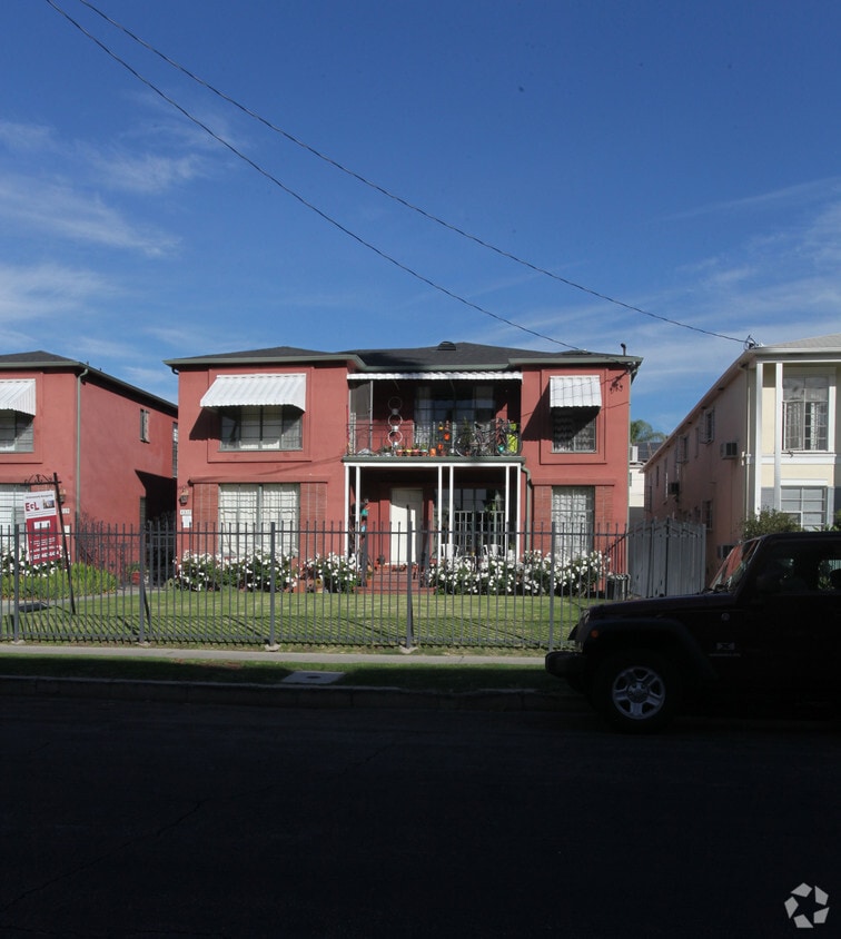 Building Photo - The Russell Avenue Apartments