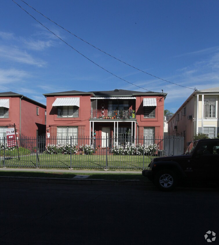 Foto del edificio - The Russell Avenue Apartments
