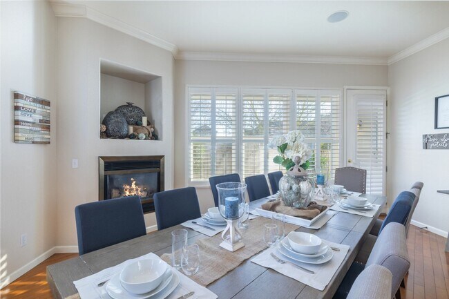 Foto del edificio - Stunning 4BR House in Santa Rosa