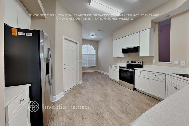 Building Photo - 10428 Calle De Flores Dr
