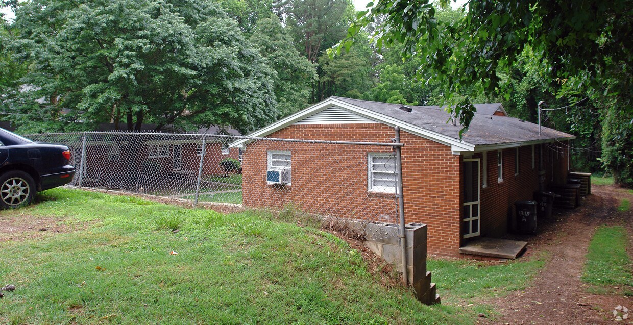 Primary Photo - 1218-1222 Carlton Ave
