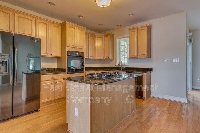 Foto del edificio - 4701-B Falls Rd