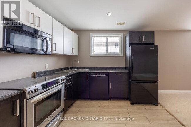 Building Photo - 2560 Denure Dr