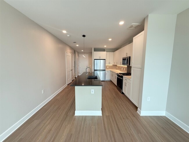 Building Photo - 716 Waugh Dr