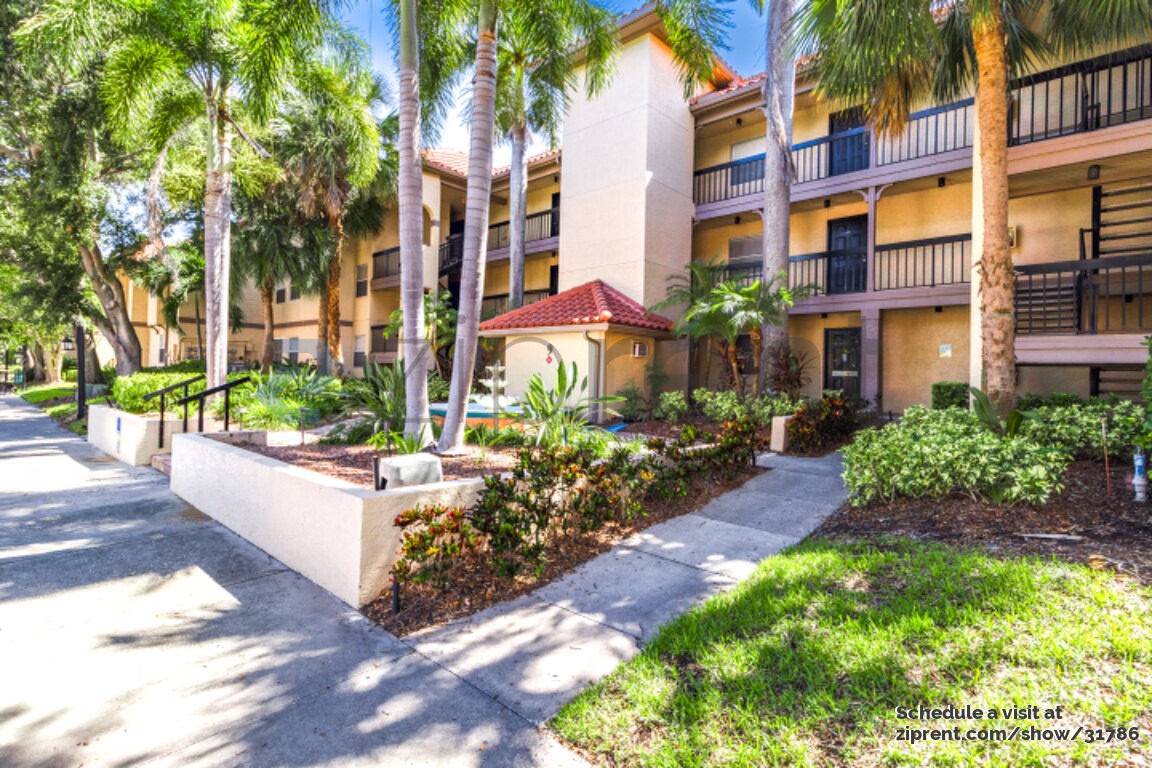 Foto principal - 2400 Feather Sound Dr