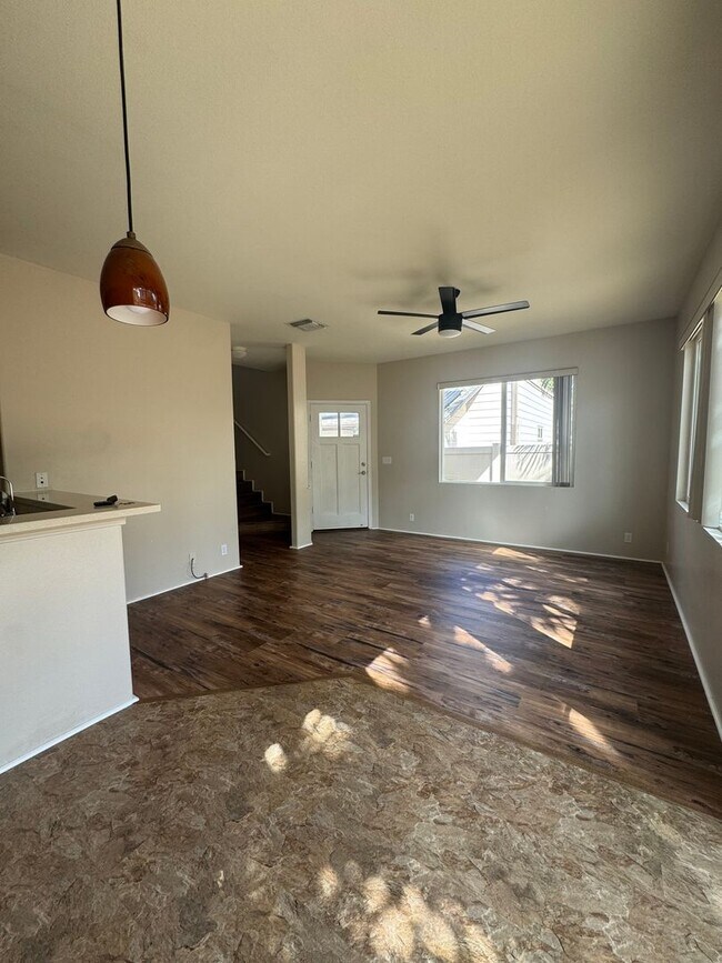 Foto del edificio - Beautiful 3 Bedroom with 2.5 Bathroom Home...