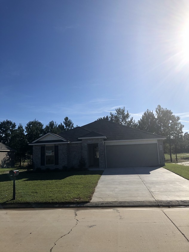 Primary Photo - 23084 Mills Blvd