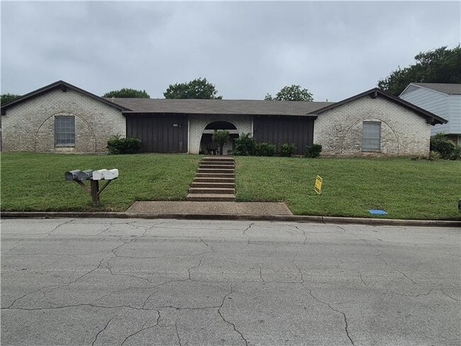Building Photo - 1104 Woodland W Dr