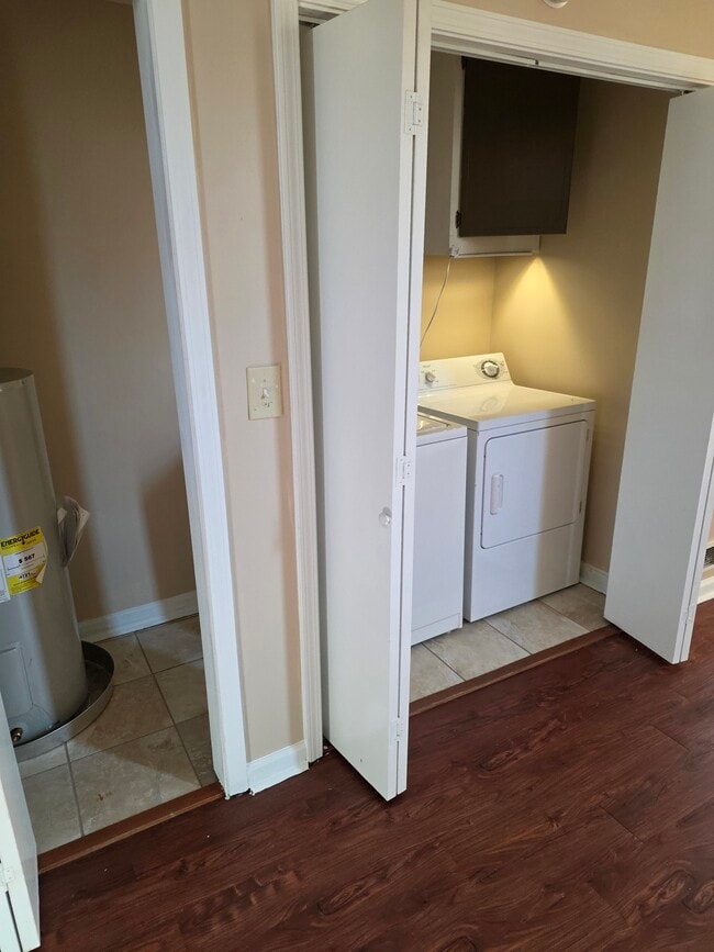 Building Photo - 3009 Sunnyview Dr