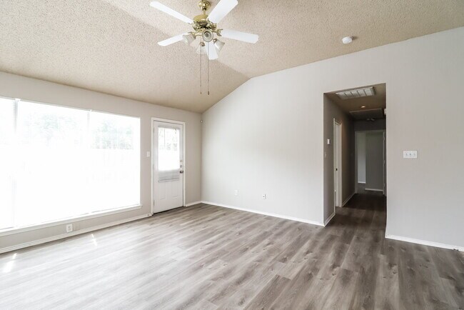 Foto del edificio - 10662 Flamewood Dr