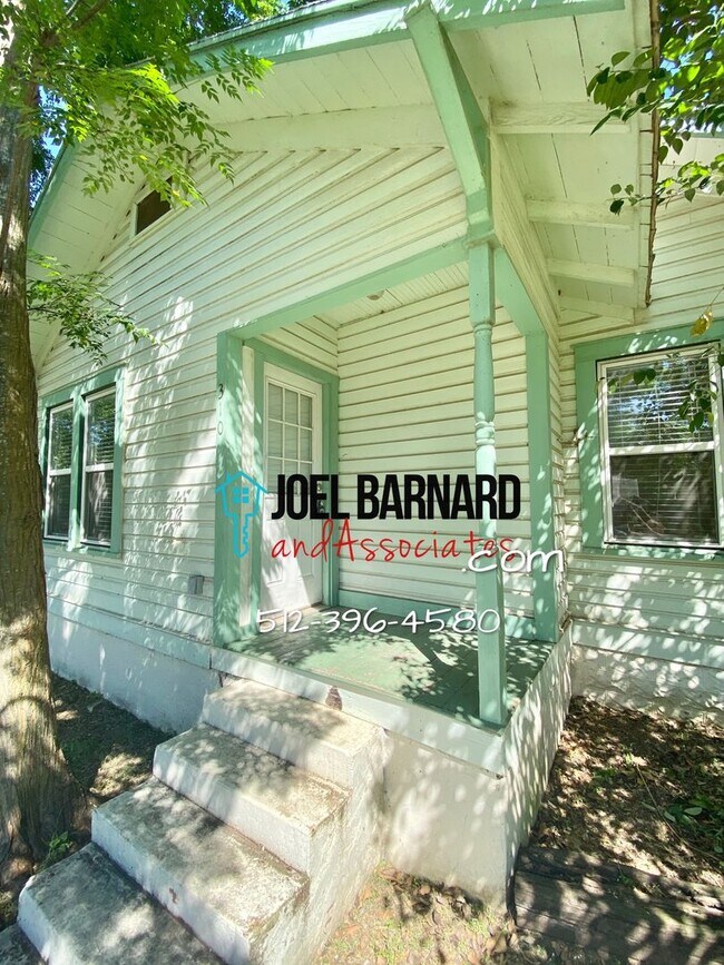 Foto del edificio - Application Pending-Charming 2 bedroom wal...