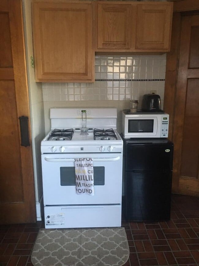 Building Photo - 3022 N Oakland Ave