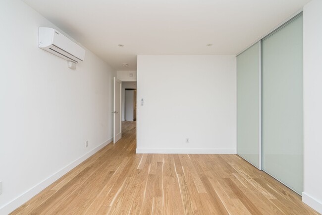 Building Photo - 240 Oriole Pkwy