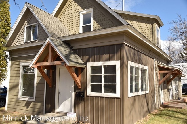 Building Photo - 4 br, 1.5 bath Apartment - 824 S 8th