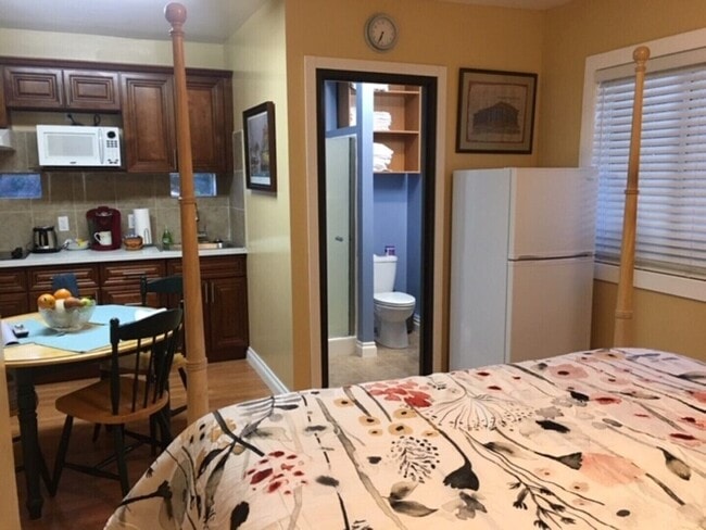 Bathroom - 15803 Community St