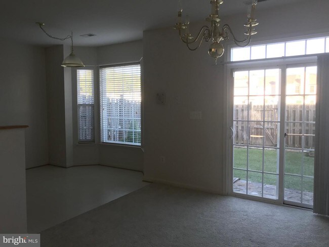 Foto del edificio - 5215 Drakes Ct