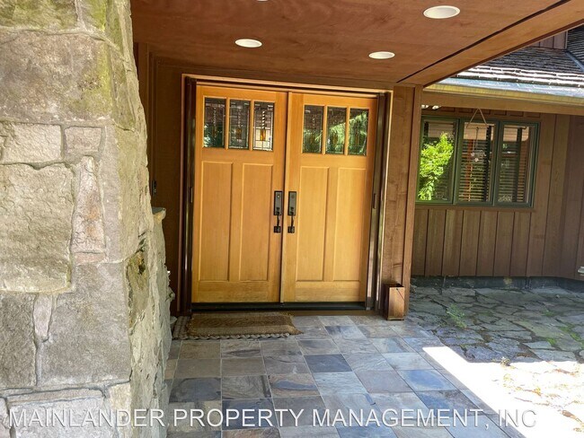 Building Photo - 3 br, 3.5 bath House - 9625 NW SKYLINE BLVD