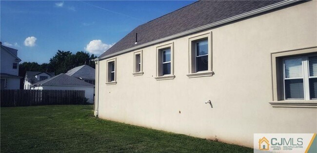 Building Photo - 513 Hamilton St