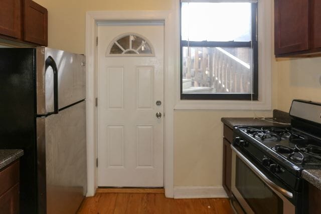 Foto del edificio - 3731 N Pine Grove Ave