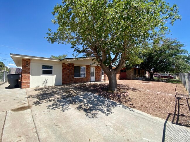 Building Photo - 10457 Omega Cir