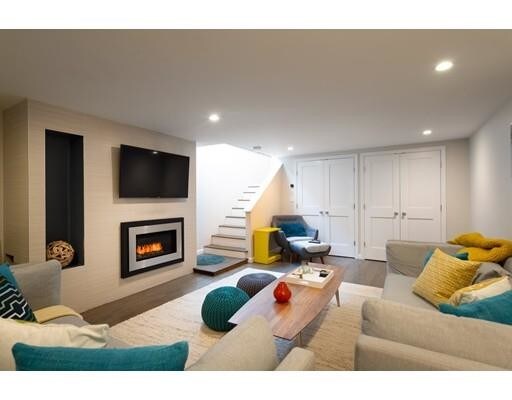 Primary Photo - 131 G St
