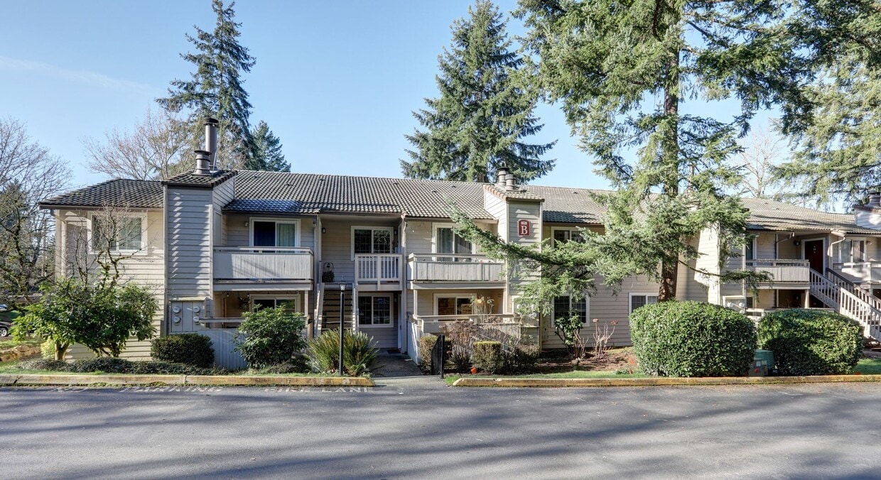 2 Bedroom Ground Floor Condo in the Heart of Woodinville! - 2 Bedroom Ground Floor Condo in the Heart of Woodinville!