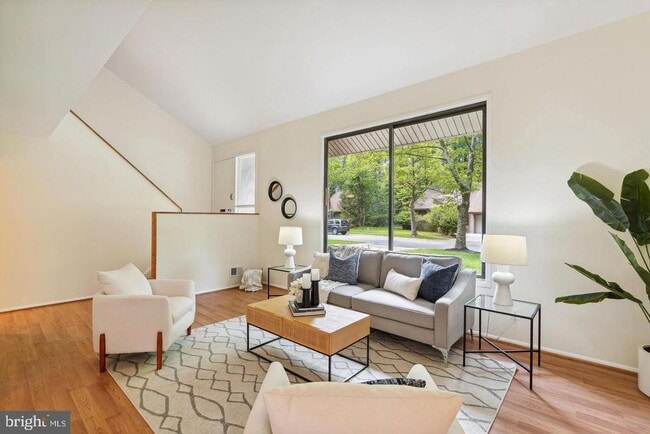 Building Photo - 10 Tapiola Ct