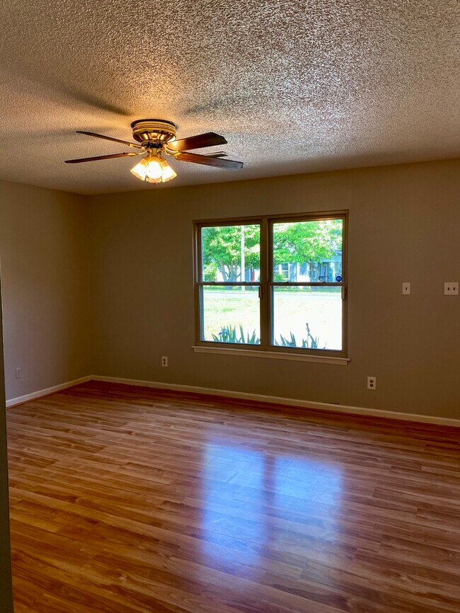 Cute 3Br on McGavock Pike! House Rental in Nashville, TN