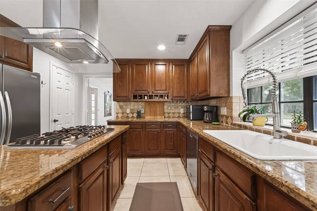 Building Photo - 18526 Fawn Run Ln