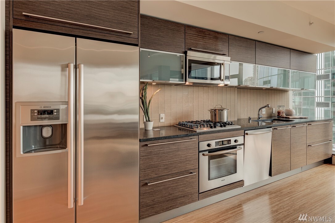 Chef's kitchen - 820 Blanchard St