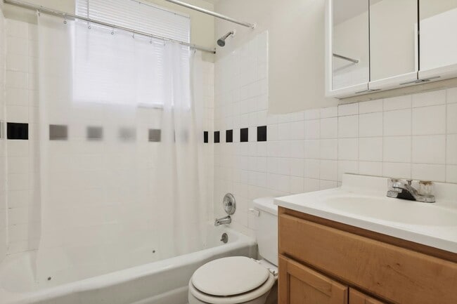 Building Photo - 4628 Tyler St NE