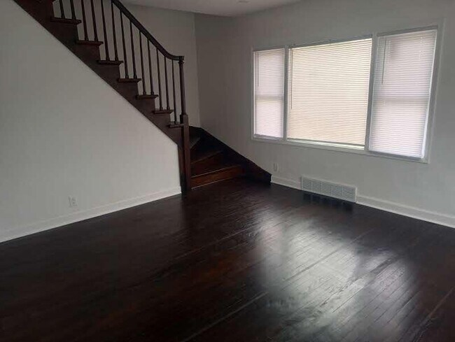 Foto del edificio - 6460 N 91st St