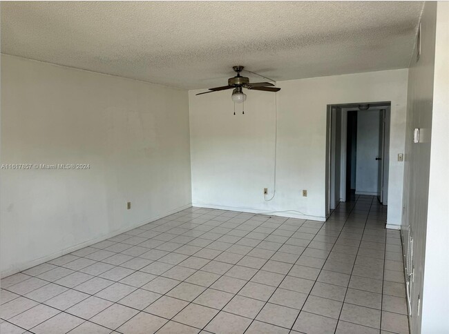 Foto del edificio - 15391 S Dixie Hwy