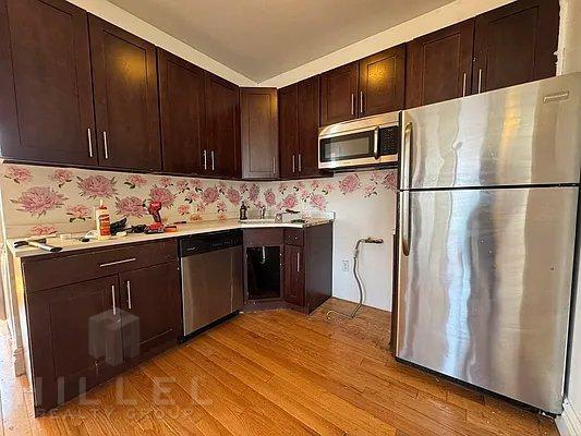 Building Photo - 3 bedroom in ASTORIA NY 11105