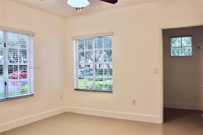 Foto del edificio - 2548 Centergate Dr