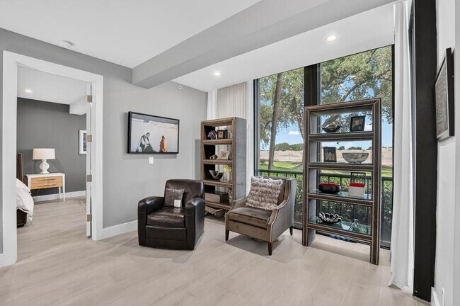 Foto del edificio - 7847 Lakeside Blvd